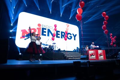 Казанлъшкият DJ Иван Димов подгрява партито на суперзвездата DJ BоBо