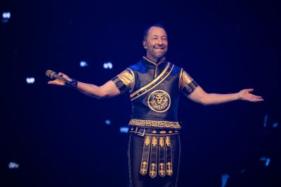 Казанлъшкият DJ Иван Димов подгрява партито на суперзвездата DJ BоBо