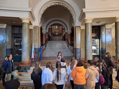 Ученици от ПХГ „Св. Св. Кирил и Методий“ бяха на еднодневен географски практикум в Столицата 