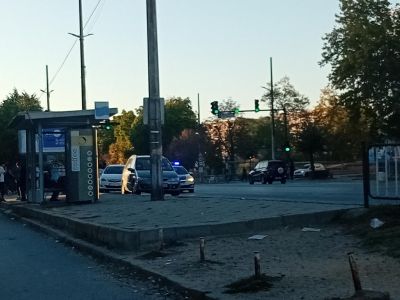 Пътен инцидент в източната част на Казанлък, на място са полиция и линейка