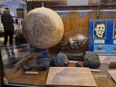 Ученици от ПХГ „Св. Св. Кирил и Методий“ бяха на еднодневен географски практикум в Столицата 