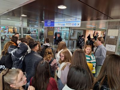 Ученици от ПХГ „Св. Св. Кирил и Методий“ бяха на еднодневен географски практикум в Столицата 