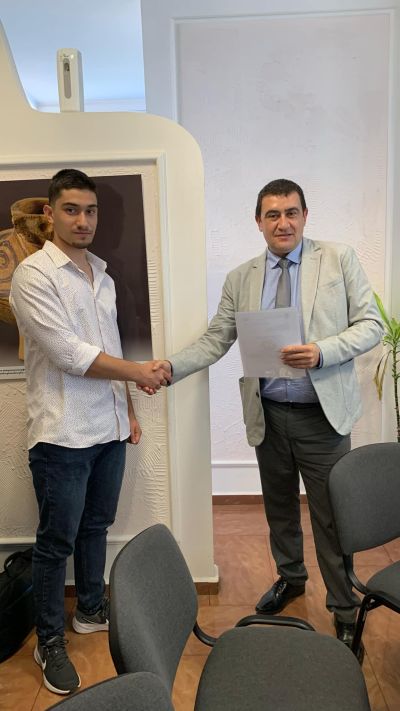 Зрелостници от ПГЛПТ с награди за успешно представяне в Европейска олимпиада по статистика