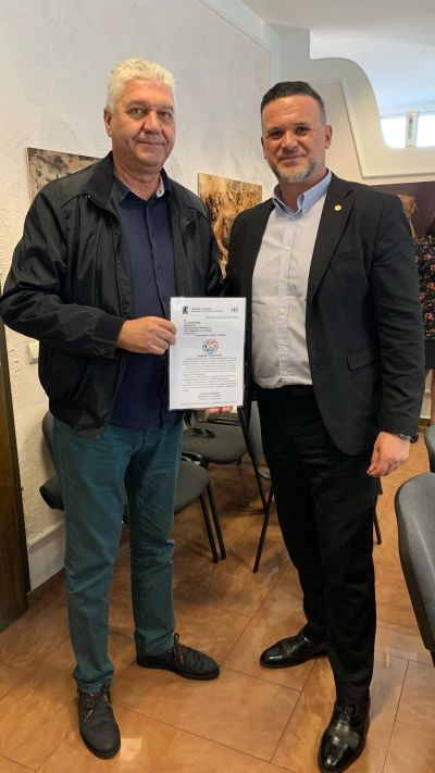 Зрелостници от ПГЛПТ с награди за успешно представяне в Европейска олимпиада по статистика