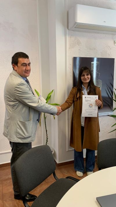 Зрелостници от ПГЛПТ с награди за успешно представяне в Европейска олимпиада по статистика