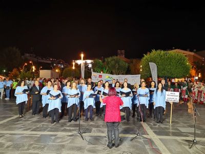 Хор „Севтополис“ към НЧ „Възродена Искра – 2000“ огласи Мармарис