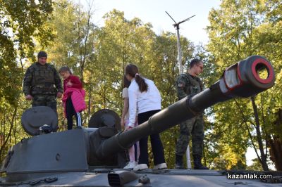 „Ден на отворените врати“ в казанлъшкото военно формирование 