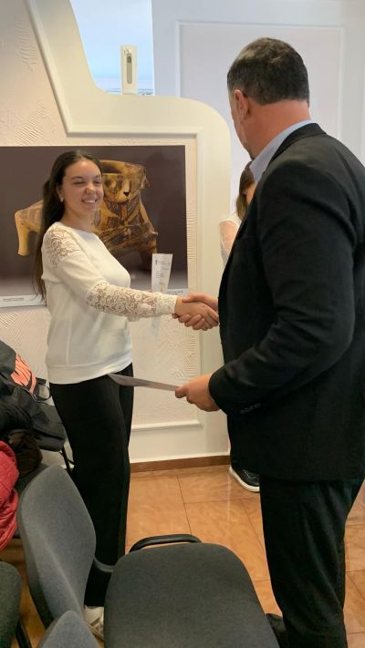 Зрелостници от ПГЛПТ с награди за успешно представяне в Европейска олимпиада по статистика