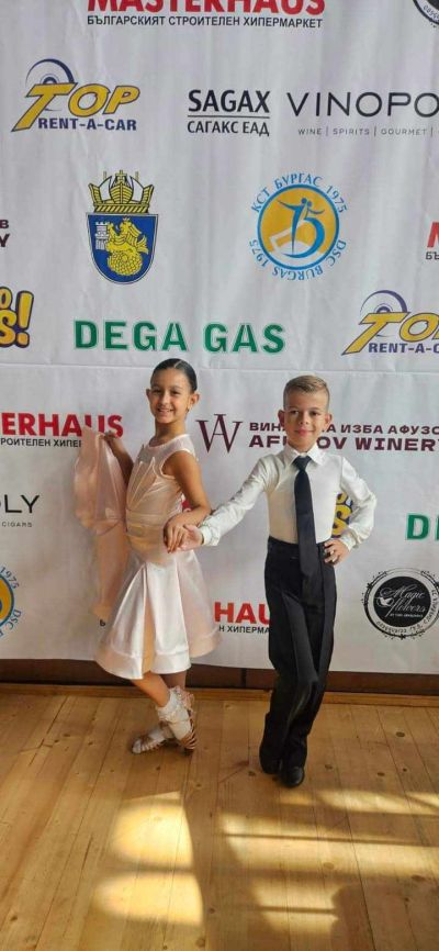 Танцьорите на СК “Роза“ триумфираха на сцената на Купа Бургас