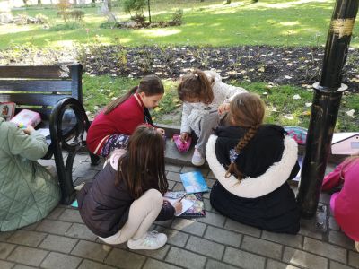 Второлаци от ОУ “Мати Болгария“ проведоха своя урок по музика в пространството около скулптурата “Японката“ 