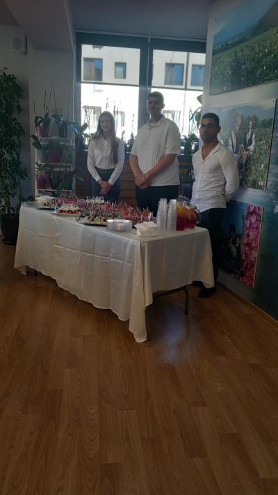 Зрелостници от ПГЛПТ участваха в дискусия за бъдещето на Дом-паметника на връх „Бузлуджа“