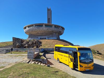 Зрелостници от ПГЛПТ участваха в дискусия за бъдещето на Дом-паметника на връх „Бузлуджа“