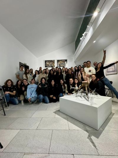 Художествената галерия в Казанлък подписа споразумение за партньорство с инициативата “Тийноватор“