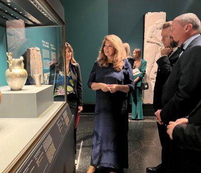 Илияна Йотова откри изложбата на тракийските съкровища в музея „Гети“ в Лос Анджелис