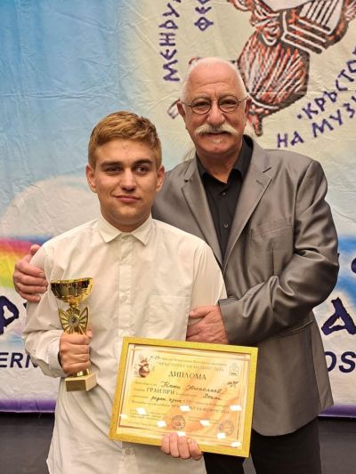 Гранд При за Ники Николаев и още много награди за Школа ,,Орфей‘‘ от Международен конкурс