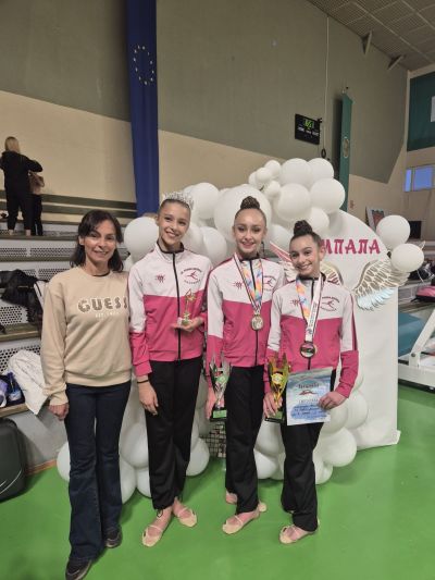 Грациите от СК “Розова долина” се завърнаха със златни, сребърни и бронзови медали от турнир в Стара Загора 