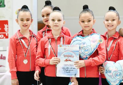 Грациите от СК “Розова долина” се завърнаха със златни, сребърни и бронзови медали от турнир в Стара Загора 