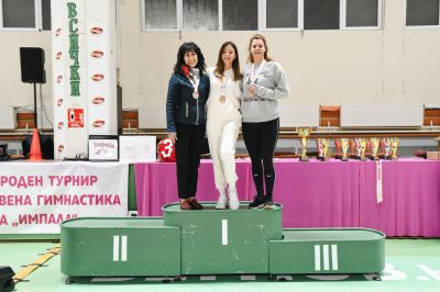 Грациите от СК “Розова долина” се завърнаха със златни, сребърни и бронзови медали от турнир в Стара Загора 