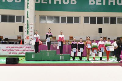 Грациите от СК “Розова долина” се завърнаха със златни, сребърни и бронзови медали от турнир в Стара Загора 