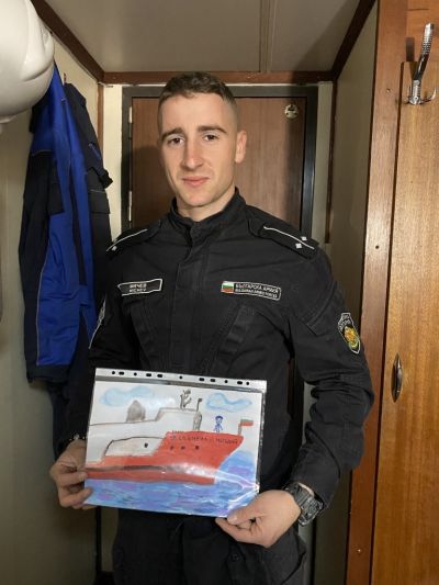 С творчеството си малки художници и членове на Литературния клуб ще “пътуват” към Антарктика