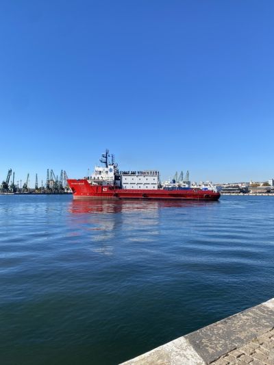 С творчеството си малки художници и членове на Литературния клуб ще “пътуват” към Антарктика