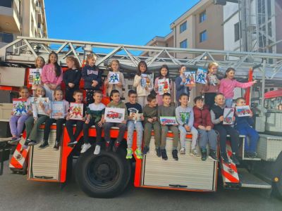 Учениците на ОУ “Георги Кирков“ посетиха героите на нашето време - пожарникарите