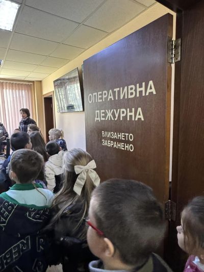 Децата от ОУ “Свети Паисий Хилендарски“ гр. Казанлък се запознаха с полицейската професия 