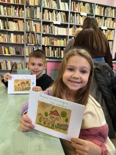 Ученици от ПГЛПТ и деца от ДГ „Слънчице“ в общо занятие на тема: „Аз обичам моето семейство“