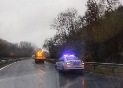 Катастрофа затруднява преминаването в района на с.Ягода / Новини от Казанлък