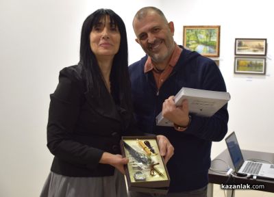 Журналистът Стойчо Керев представи пред казанлъшката публика филма “Пробуждането. Можем ли да излъжем Матрицата?“