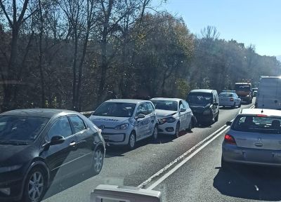 Движението край Тулово се осъществява двупосочно в една лента поради ПТП