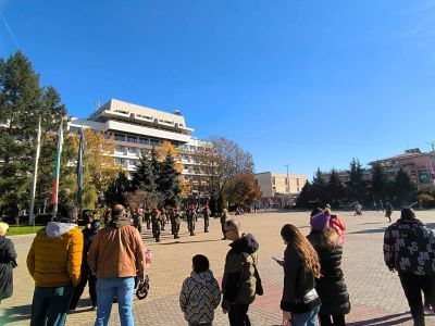 Празничен концерт по случай празника на Сухопътните войски в Казанлък