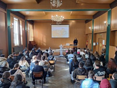 Младши инспектор Мария Станева изнесе беседа по пътна безопасност в ПХГ „Св. Св. Кирил и Методий“