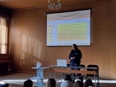 Младши инспектор Мария Станева изнесе беседа по пътна безопасност в ПХГ „Св. Св. Кирил и Методий“