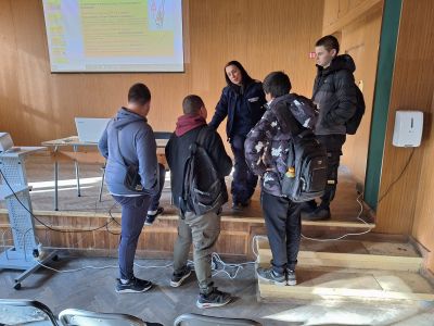 Младши инспектор Мария Станева изнесе беседа по пътна безопасност в ПХГ „Св. Св. Кирил и Методий“