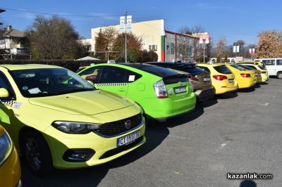 Таксиметровите шофьори от Казанлък се включиха в националния протест