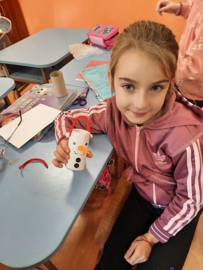 Второкласници от ОУ “Георги Кирков“ и техните родители се включиха в “Работилница за коледни вълшебства“