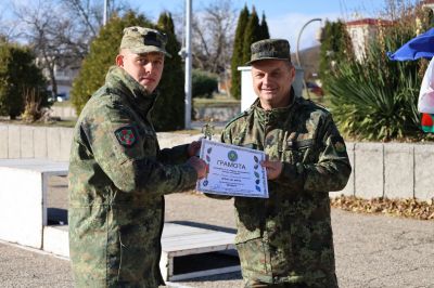 Военните от 61 механизирана бригада премериха сили в шампионат по футбол на малки врати 