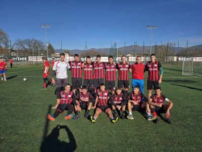 Отборите на ПГ „Иван Хаджиенов“ станаха шампиони в градското училищно първенство по футбол в Казанлък 