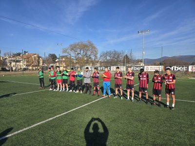 Отборите на ПГ „Иван Хаджиенов“ станаха шампиони в градското училищно първенство по футбол в Казанлък 