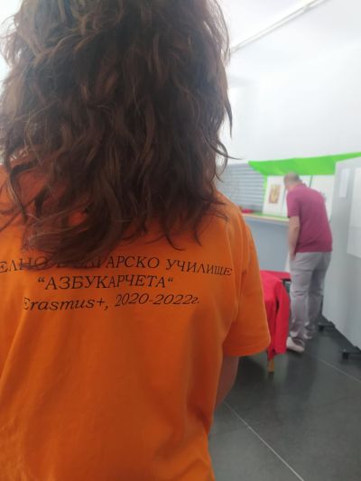 Екипът на ЛХМ “Чудомир“ гостува с проекта “Оживелите нашенци по света без багаж“ в Мадрид