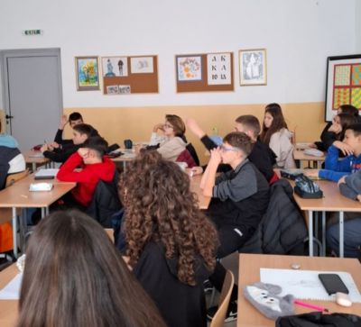 Ученици от Математическата гимназия в Казанлък се запознаха с вредата от тютюнопушенето