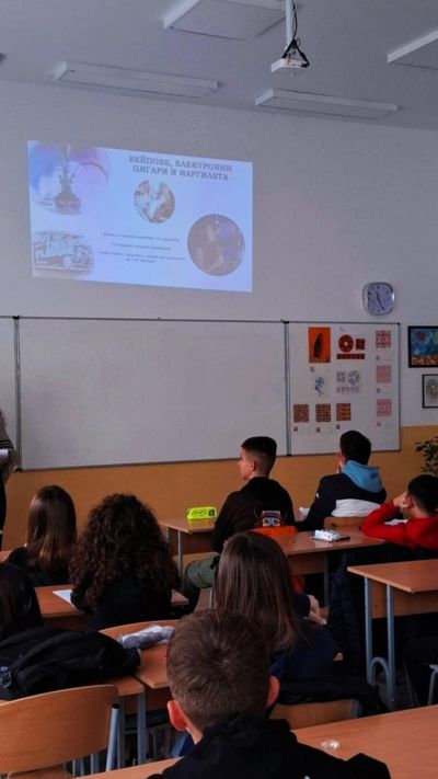 Ученици от Математическата гимназия в Казанлък се запознаха с вредата от тютюнопушенето
