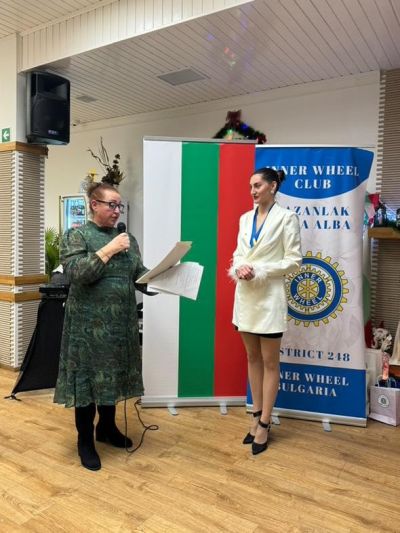 Дамите от Инър Уийл клуб Казанлък “Роза Алба“ събраха 6460 лв. за хипотерапия на деца с увреждания