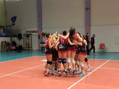 Девойките на “Казанлък Волей“ надиграха съперничките си от “Раковски“ Димитровград