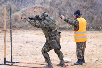 Курс за обучение на съдии, администратори и дизайнери на сцени по тактическа стрелба се състоя на Учебен център „Тюлбе“ в Казанлък 