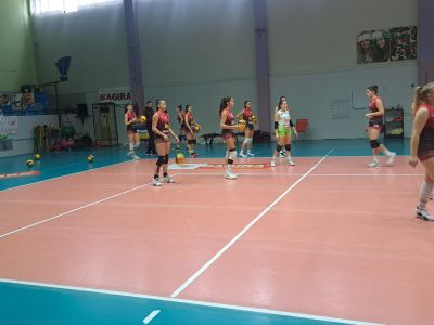 Девойките на “Казанлък Волей“ надиграха съперничките си от “Раковски“ Димитровград