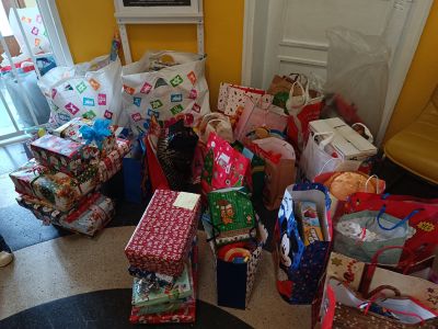 Стартира инициативата „Кутия пълна с щастие“