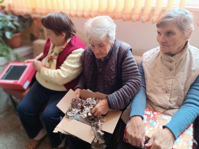 Стартира инициативата „Кутия пълна с щастие“