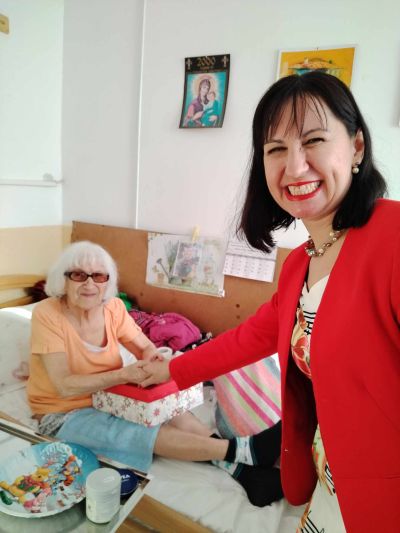 Стартира инициативата „Кутия пълна с щастие“